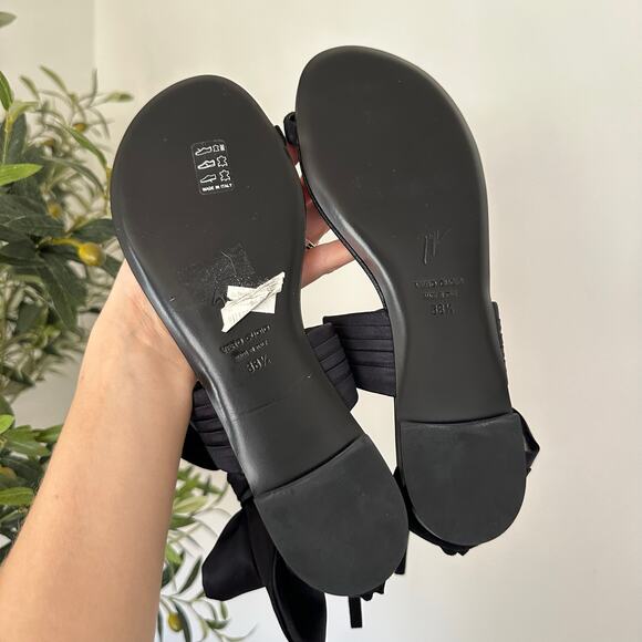 Giuseppe Zanotti Satin Toe Ring Bow Detail Flat Sandals Black 38.5 - Picture 7 of 8